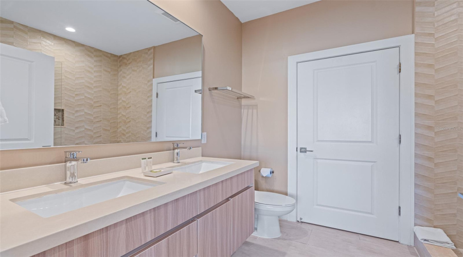 KISSIMMEE, Florida 34747, 4 Bedrooms Bedrooms, ,4 BathroomsBathrooms,Residential,For Sale,BLEECKER,0,MFRO6373551