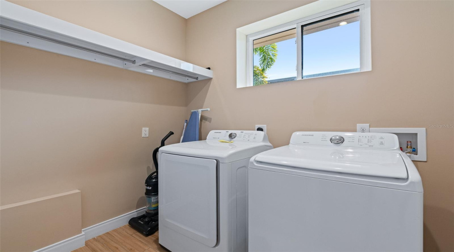 KISSIMMEE, Florida 34747, 4 Bedrooms Bedrooms, ,4 BathroomsBathrooms,Residential,For Sale,BLEECKER,0,MFRO6373551