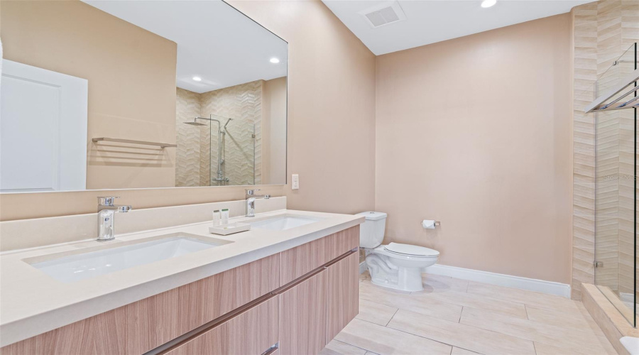 KISSIMMEE, Florida 34747, 4 Bedrooms Bedrooms, ,4 BathroomsBathrooms,Residential,For Sale,BLEECKER,0,MFRO6373551