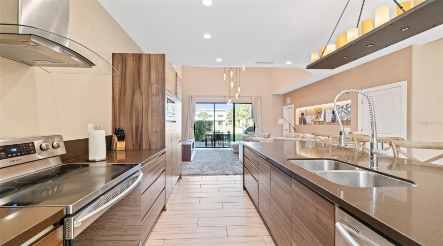 KISSIMMEE, Florida 34747, 4 Bedrooms Bedrooms, ,4 BathroomsBathrooms,Residential,For Sale,BLEECKER,0,MFRO6373551