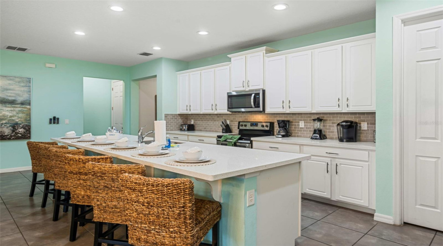 KISSIMMEE, Florida 34747, 7 Bedrooms Bedrooms, ,7 BathroomsBathrooms,Residential,For Sale,SUNSHINE RIDGE,0,MFRO6373418