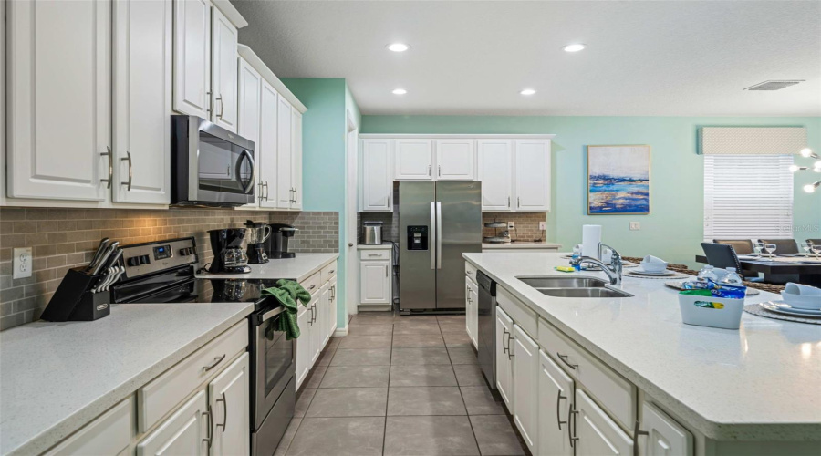 KISSIMMEE, Florida 34747, 7 Bedrooms Bedrooms, ,7 BathroomsBathrooms,Residential,For Sale,SUNSHINE RIDGE,0,MFRO6373418