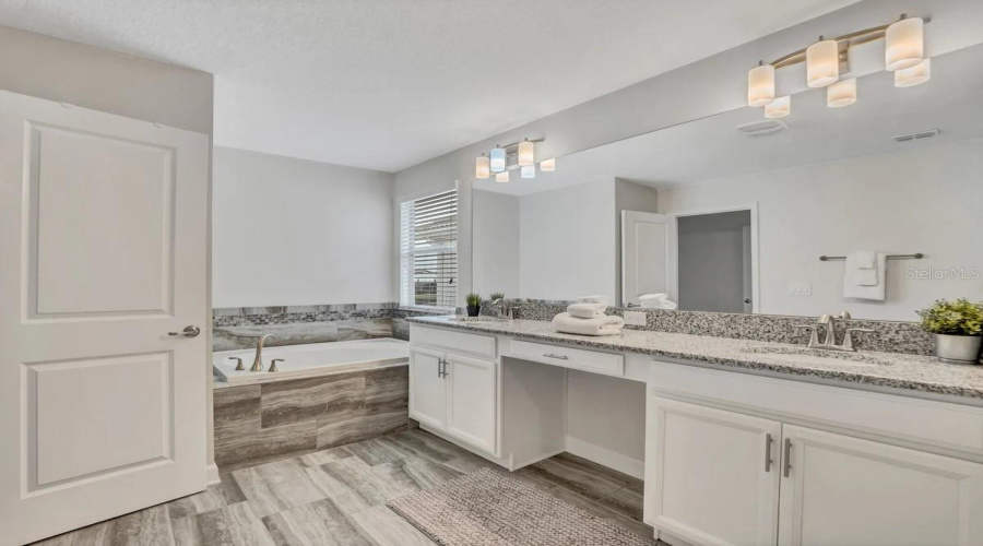 3-Principal bathroom second floor