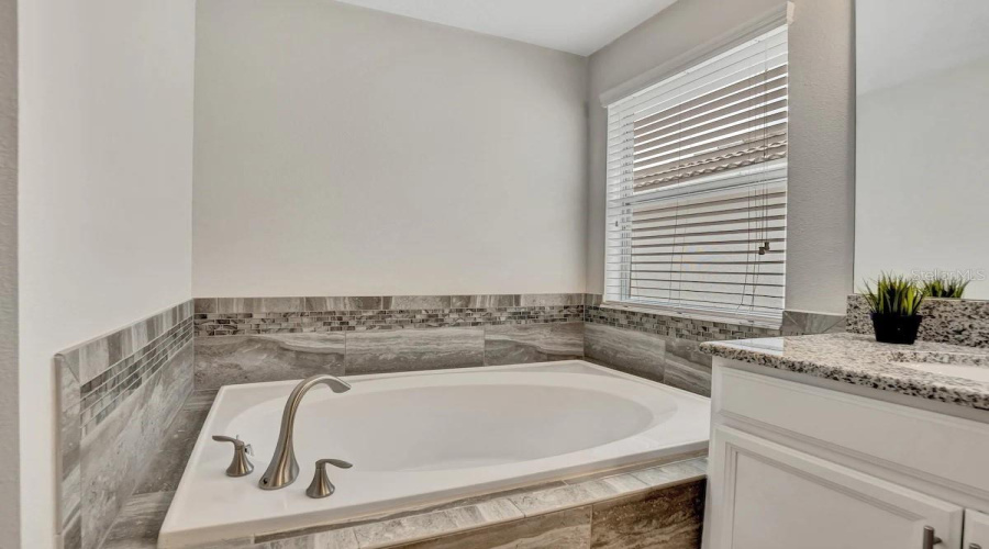 3-Principal bathtub second floor