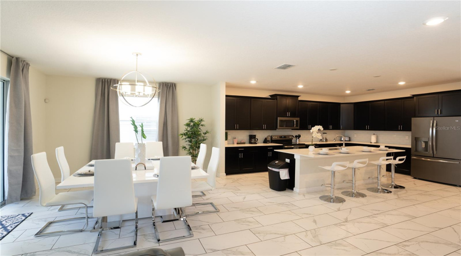 DAVENPORT, Florida 33896, 6 Bedrooms Bedrooms, ,5 BathroomsBathrooms,Residential,For Sale,MULLIGAN,0,MFRO6297920