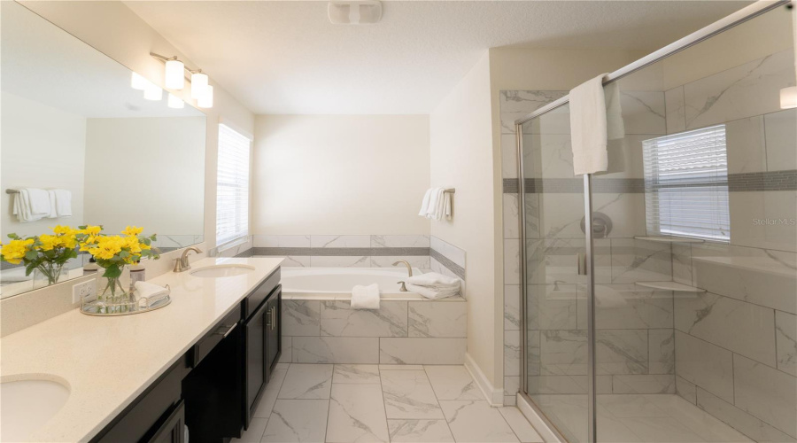 DAVENPORT, Florida 33896, 6 Bedrooms Bedrooms, ,5 BathroomsBathrooms,Residential,For Sale,MULLIGAN,0,MFRO6297920