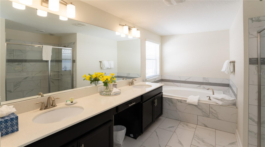 DAVENPORT, Florida 33896, 6 Bedrooms Bedrooms, ,5 BathroomsBathrooms,Residential,For Sale,MULLIGAN,0,MFRO6297920