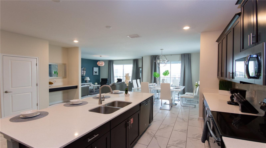 DAVENPORT, Florida 33896, 6 Bedrooms Bedrooms, ,5 BathroomsBathrooms,Residential,For Sale,MULLIGAN,0,MFRO6297920