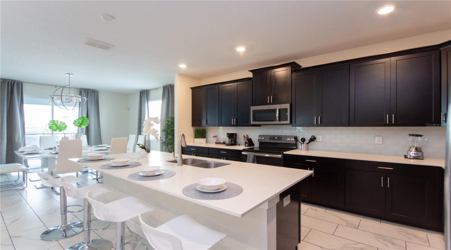 DAVENPORT, Florida 33896, 6 Bedrooms Bedrooms, ,5 BathroomsBathrooms,Residential,For Sale,MULLIGAN,0,MFRO6297920