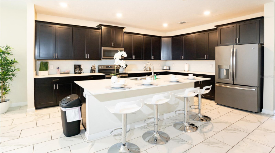 DAVENPORT, Florida 33896, 6 Bedrooms Bedrooms, ,5 BathroomsBathrooms,Residential,For Sale,MULLIGAN,0,MFRO6297920