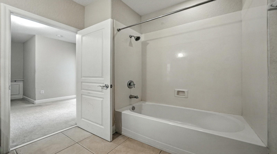 DAVENPORT, Florida 33896, 3 Bedrooms Bedrooms, ,2 BathroomsBathrooms,Residential,For Sale,RIVERDALE,0,MFRO6332197