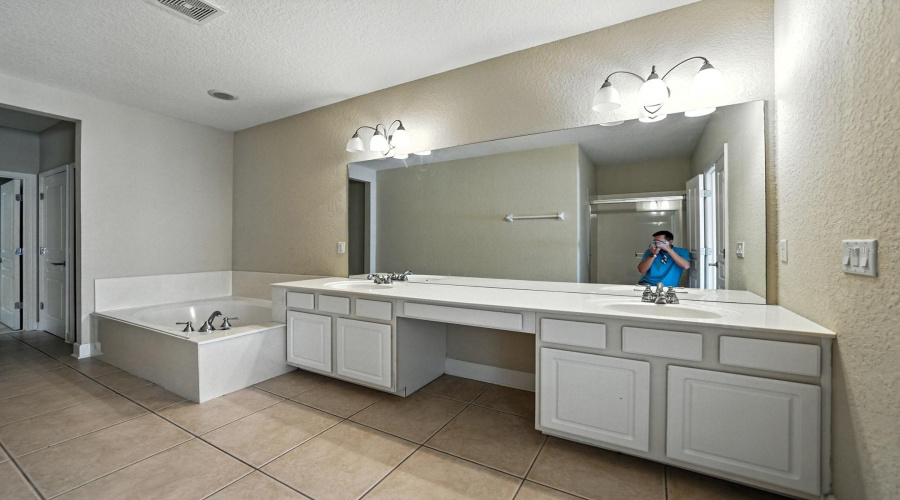 DAVENPORT, Florida 33896, 3 Bedrooms Bedrooms, ,2 BathroomsBathrooms,Residential,For Sale,RIVERDALE,0,MFRO6332197