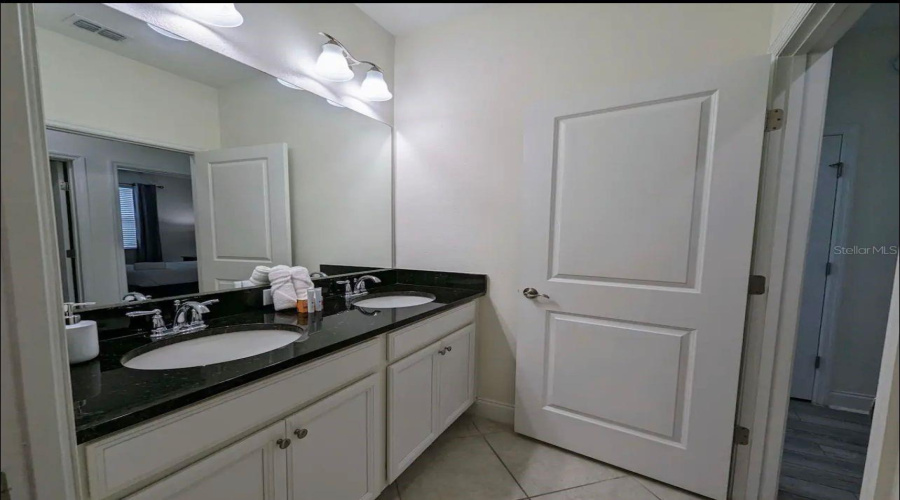 DAVENPORT, Florida 33896, 5 Bedrooms Bedrooms, ,4 BathroomsBathrooms,Residential,For Sale,CAPTIVA,0,MFRO6359334