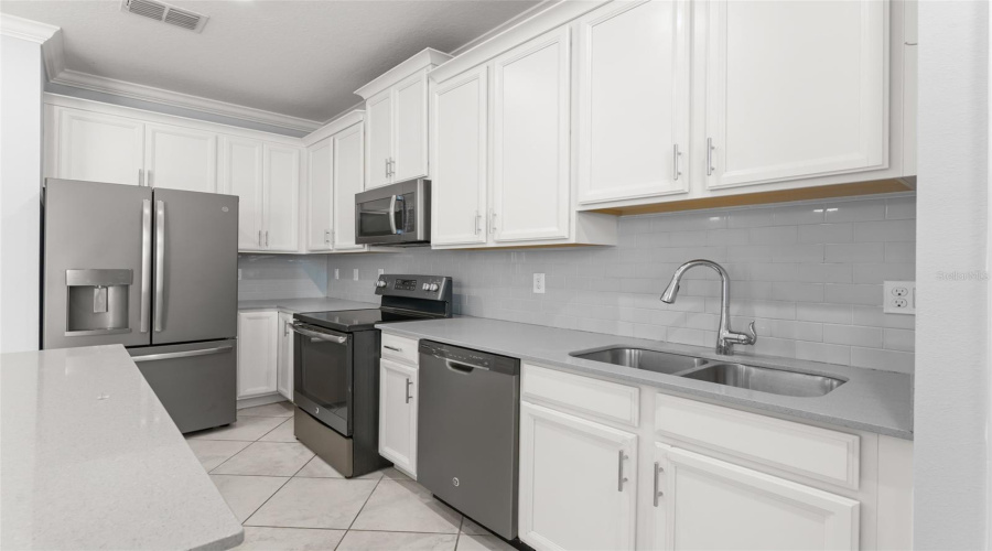 DAVENPORT, Florida 33896, 3 Bedrooms Bedrooms, ,2 BathroomsBathrooms,Residential,For Sale,ROYAL ST GEORGE,0,MFRO6370100