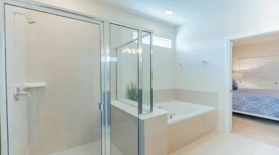 DAVENPORT, Florida 33897, 7 Bedrooms Bedrooms, ,5 BathroomsBathrooms,Residential,For Sale,LELANI,0,MFRO6373807