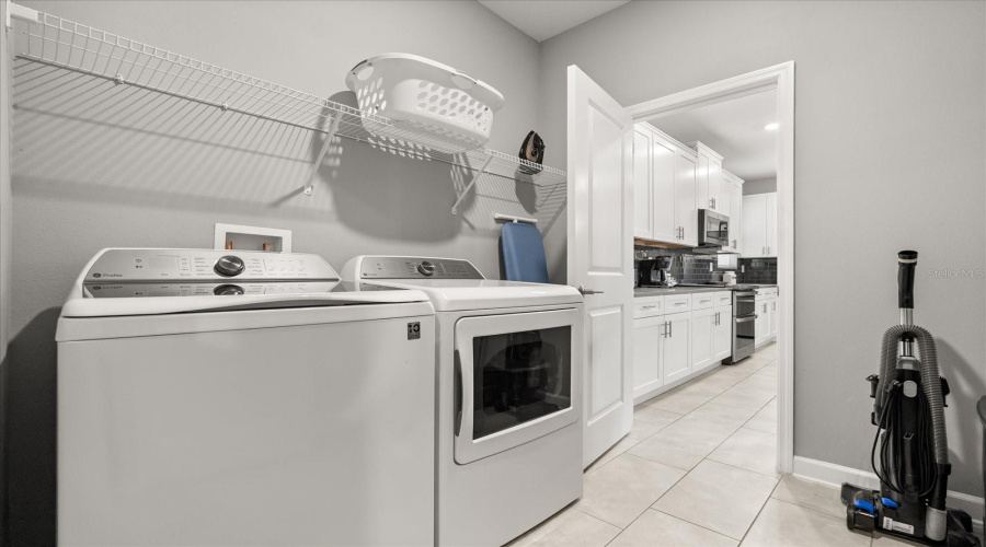 KISSIMMEE, Florida 34746, 5 Bedrooms Bedrooms, ,5 BathroomsBathrooms,Residential,For Sale,RHYME,0,MFRO6373825