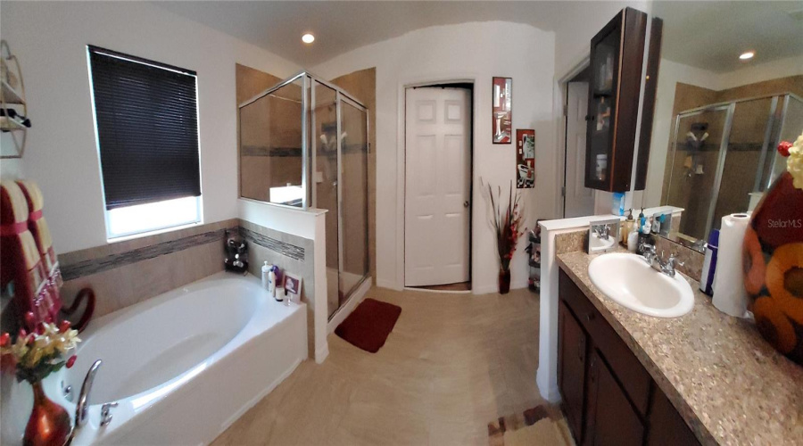 DAVENPORT, Florida 33837, 5 Bedrooms Bedrooms, ,2 BathroomsBathrooms,Residential,For Sale,GRANADA,0,MFRO6374174