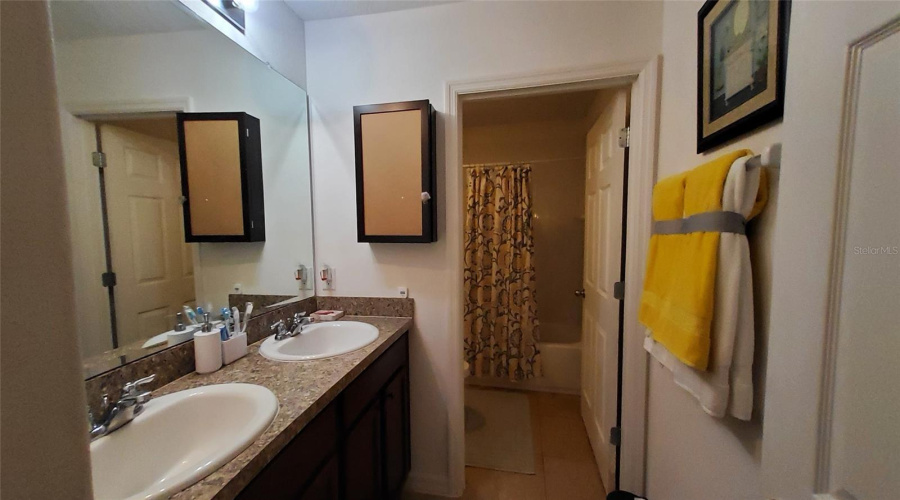 DAVENPORT, Florida 33837, 5 Bedrooms Bedrooms, ,2 BathroomsBathrooms,Residential,For Sale,GRANADA,0,MFRO6374174