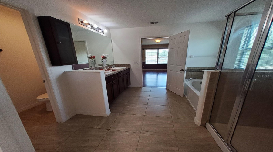 Davenport, Florida 33837, 5 Bedrooms Bedrooms, ,2 Bathroomsbathrooms,Residential,For Sale,Granada,0,Mfro6374174