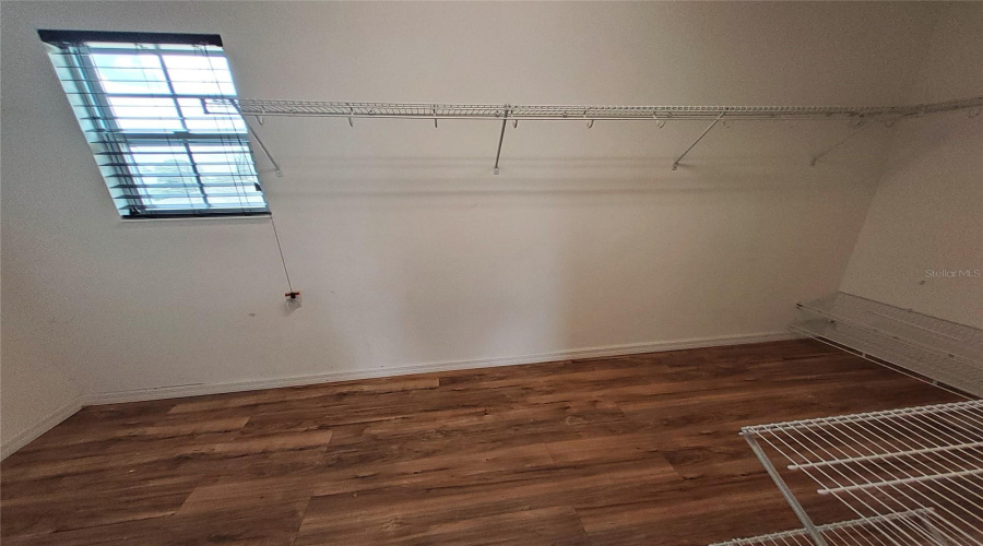 Walking Closet