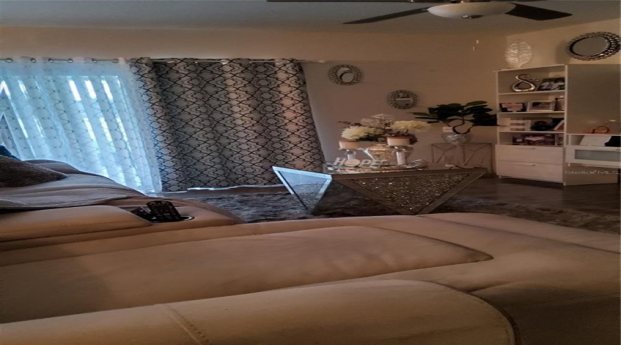 DAVENPORT, Florida 33837, 5 Bedrooms Bedrooms, ,2 BathroomsBathrooms,Residential,For Sale,GRANADA,0,MFRO6374174