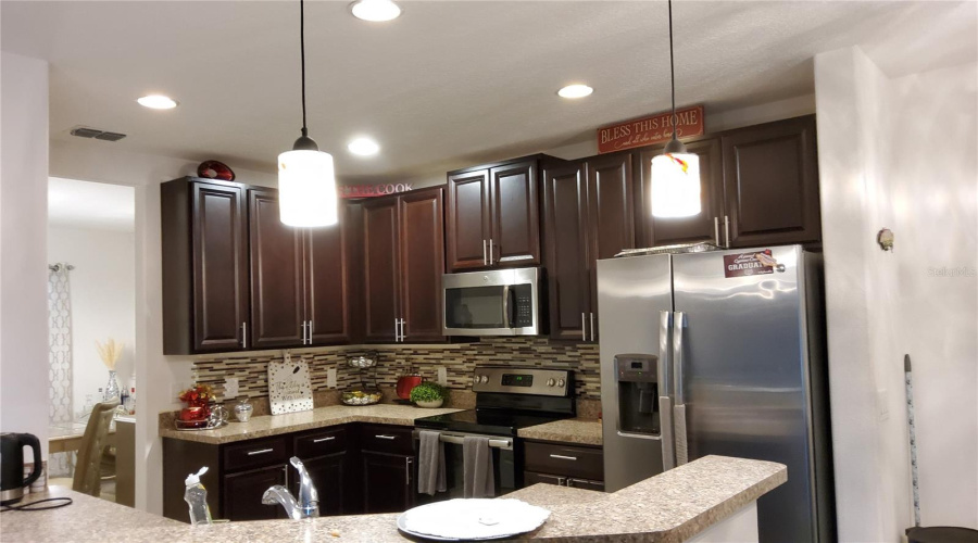 DAVENPORT, Florida 33837, 5 Bedrooms Bedrooms, ,2 BathroomsBathrooms,Residential,For Sale,GRANADA,0,MFRO6374174