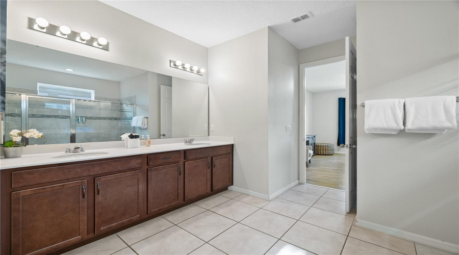 KISSIMMEE, Florida 34747, 9 Bedrooms Bedrooms, ,6 BathroomsBathrooms,Residential,For Sale,CARIBBEAN VIEW,0,MFRO6374182