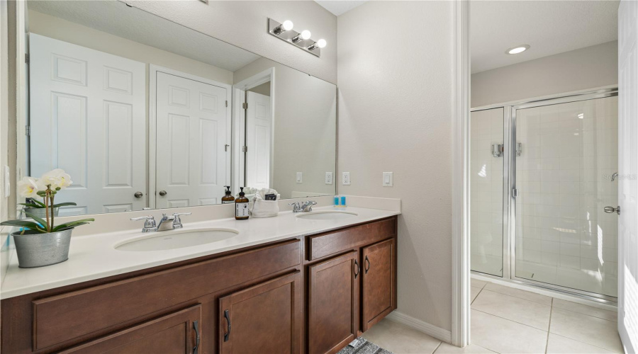 KISSIMMEE, Florida 34747, 9 Bedrooms Bedrooms, ,6 BathroomsBathrooms,Residential,For Sale,CARIBBEAN VIEW,0,MFRO6374182