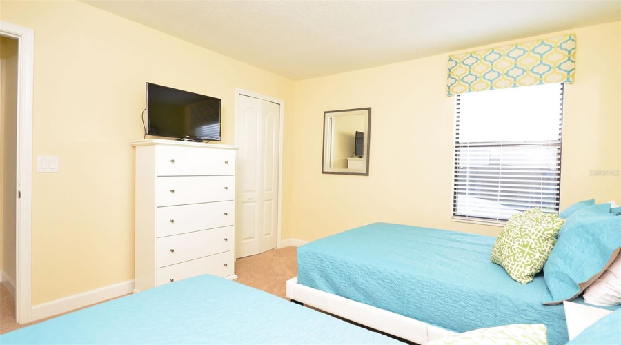 DAVENPORT, Florida 33896, 8 Bedrooms Bedrooms, ,5 BathroomsBathrooms,Residential,For Sale,ROLLING FAIRWAY,0,MFRO6374280