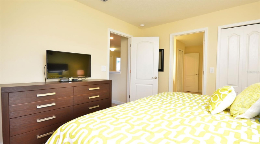 DAVENPORT, Florida 33896, 8 Bedrooms Bedrooms, ,5 BathroomsBathrooms,Residential,For Sale,ROLLING FAIRWAY,0,MFRO6374280