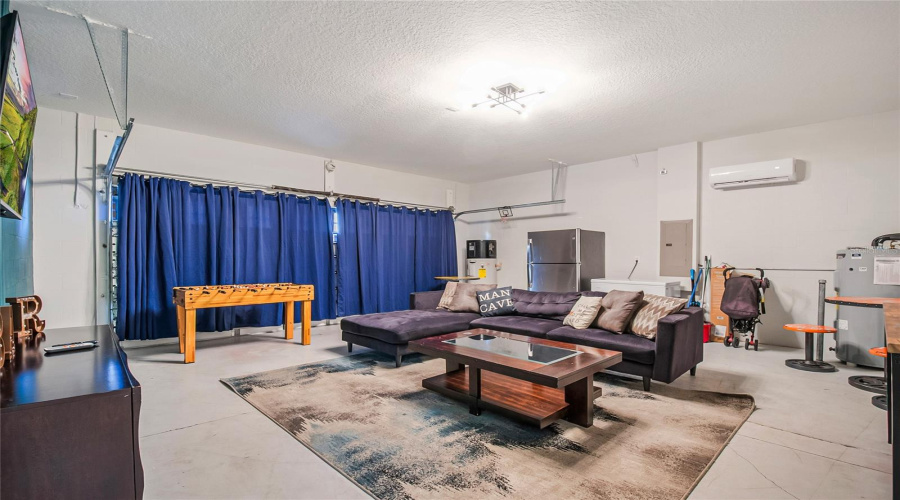 DAVENPORT, Florida 33896, 8 Bedrooms Bedrooms, ,5 BathroomsBathrooms,Residential,For Sale,THUNDERBIRD,0,MFRS5141797