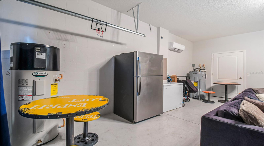 DAVENPORT, Florida 33896, 8 Bedrooms Bedrooms, ,5 BathroomsBathrooms,Residential,For Sale,THUNDERBIRD,0,MFRS5141797