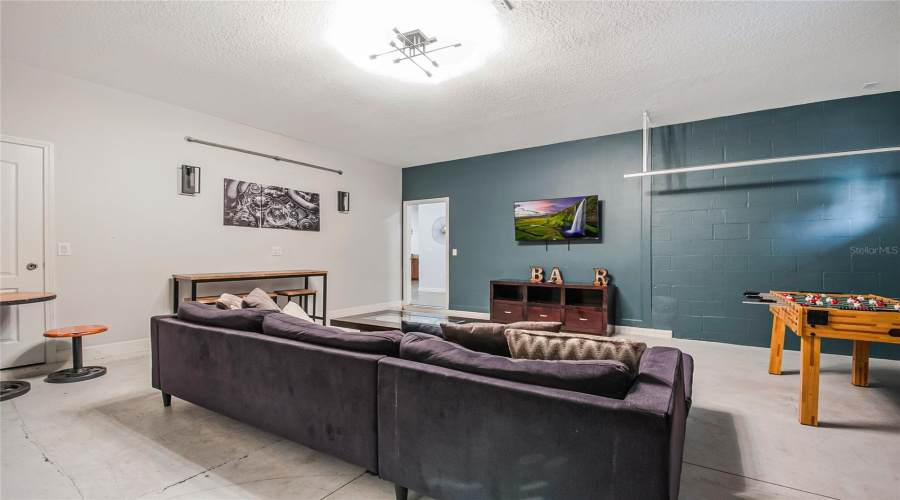 DAVENPORT, Florida 33896, 8 Bedrooms Bedrooms, ,5 BathroomsBathrooms,Residential,For Sale,THUNDERBIRD,0,MFRS5141797