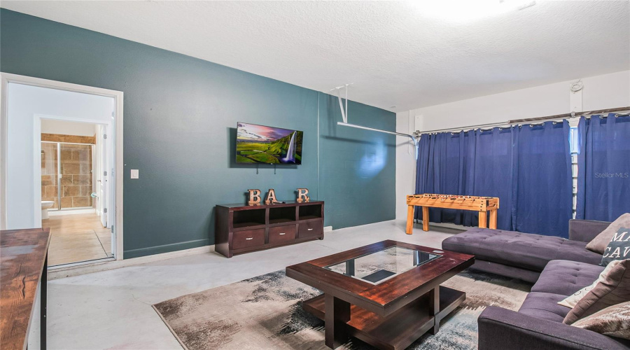 DAVENPORT, Florida 33896, 8 Bedrooms Bedrooms, ,5 BathroomsBathrooms,Residential,For Sale,THUNDERBIRD,0,MFRS5141797