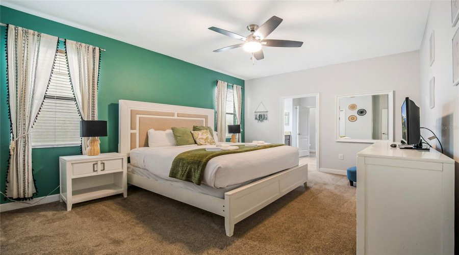 DAVENPORT, Florida 33896, 8 Bedrooms Bedrooms, ,5 BathroomsBathrooms,Residential,For Sale,THUNDERBIRD,0,MFRS5141797