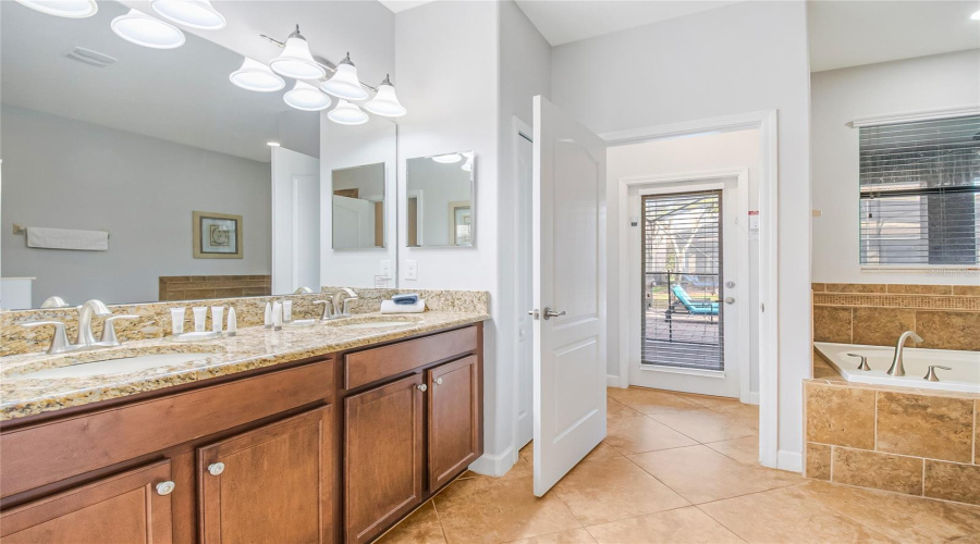 DAVENPORT, Florida 33896, 8 Bedrooms Bedrooms, ,5 BathroomsBathrooms,Residential,For Sale,THUNDERBIRD,0,MFRS5141797