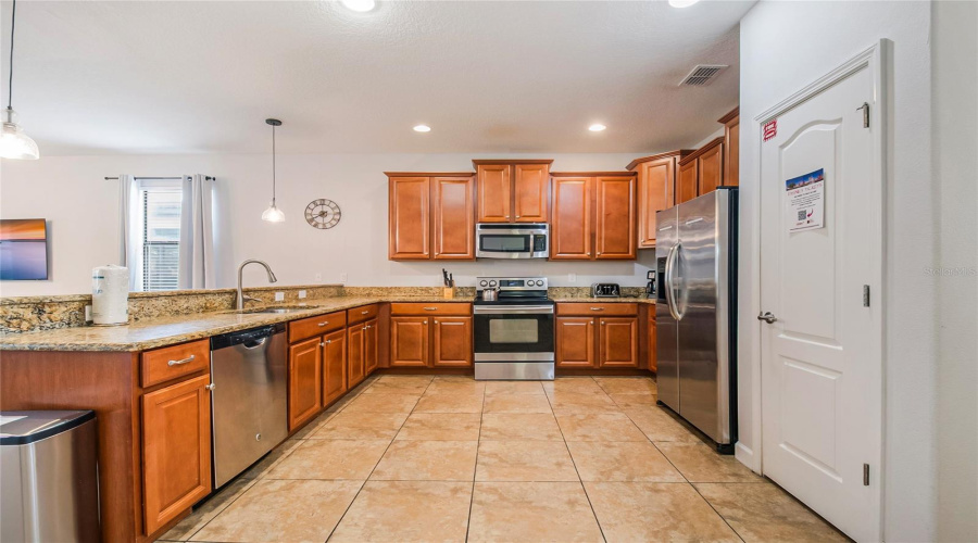 DAVENPORT, Florida 33896, 8 Bedrooms Bedrooms, ,5 BathroomsBathrooms,Residential,For Sale,THUNDERBIRD,0,MFRS5141797