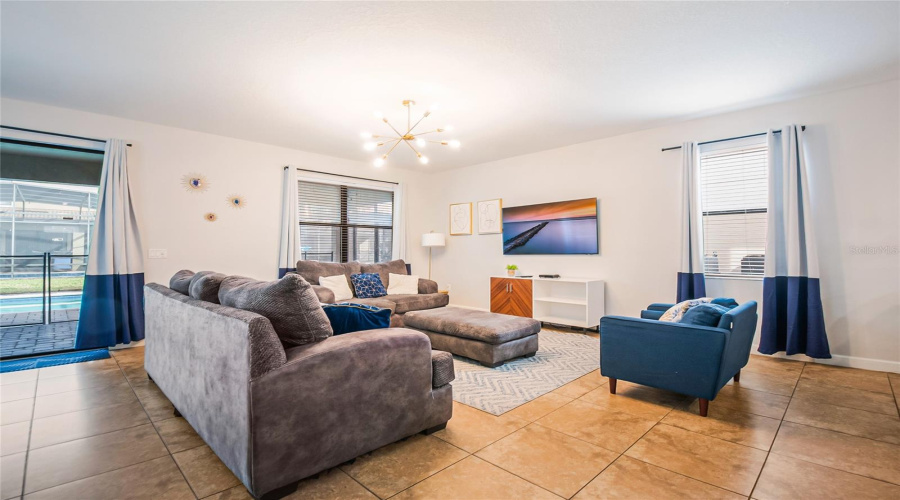 DAVENPORT, Florida 33896, 8 Bedrooms Bedrooms, ,5 BathroomsBathrooms,Residential,For Sale,THUNDERBIRD,0,MFRS5141797