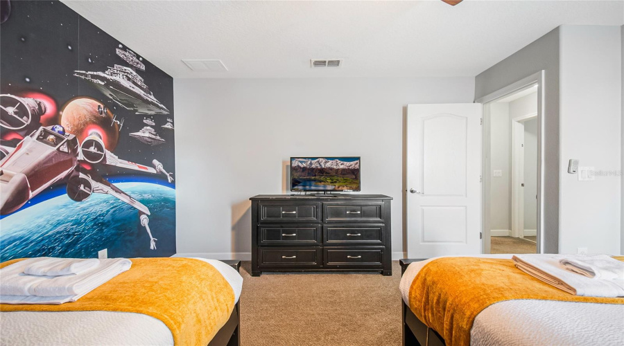 DAVENPORT, Florida 33896, 8 Bedrooms Bedrooms, ,5 BathroomsBathrooms,Residential,For Sale,THUNDERBIRD,0,MFRS5141797