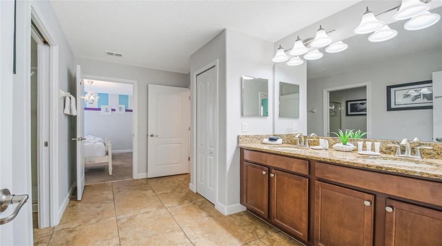 DAVENPORT, Florida 33896, 8 Bedrooms Bedrooms, ,5 BathroomsBathrooms,Residential,For Sale,THUNDERBIRD,0,MFRS5141797