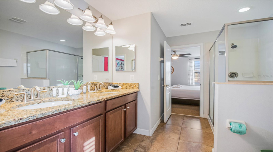 DAVENPORT, Florida 33896, 8 Bedrooms Bedrooms, ,5 BathroomsBathrooms,Residential,For Sale,THUNDERBIRD,0,MFRS5141797