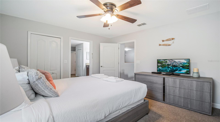 DAVENPORT, Florida 33896, 8 Bedrooms Bedrooms, ,5 BathroomsBathrooms,Residential,For Sale,THUNDERBIRD,0,MFRS5141797