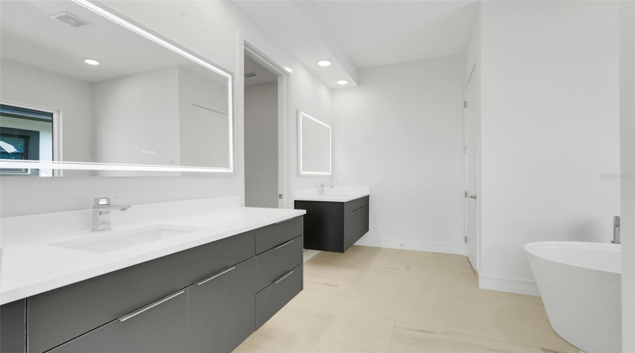 DAVENPORT, Florida 33837, 4 Bedrooms Bedrooms, ,3 BathroomsBathrooms,Residential,For Sale,KENSINGTON,0,MFRO6373366