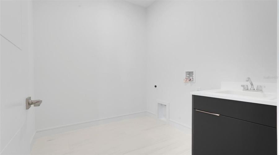 DAVENPORT, Florida 33837, 4 Bedrooms Bedrooms, ,3 BathroomsBathrooms,Residential,For Sale,KENSINGTON,0,MFRO6373366