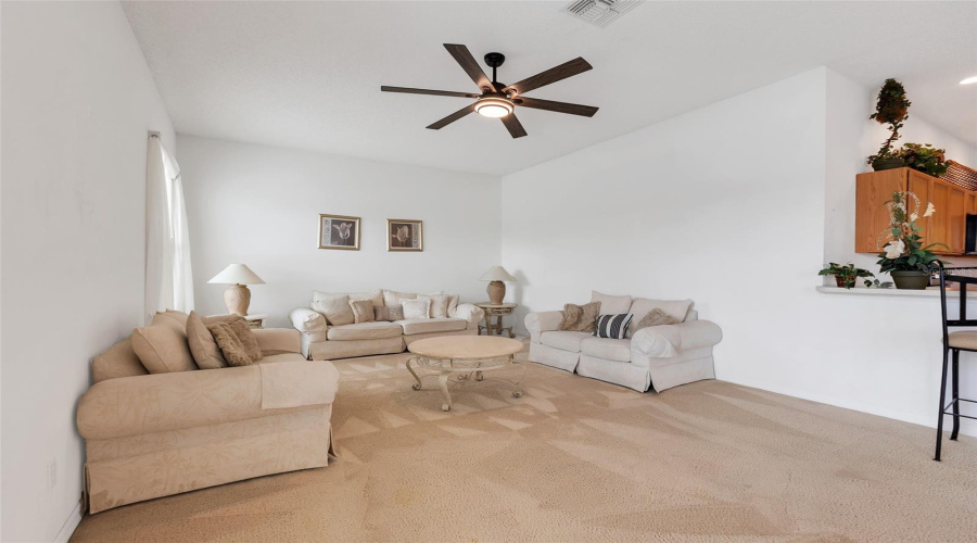 DAVENPORT, Florida 33837, 6 Bedrooms Bedrooms, ,4 BathroomsBathrooms,Residential,For Sale,BLOOMINGDALE,0,MFRG5106816