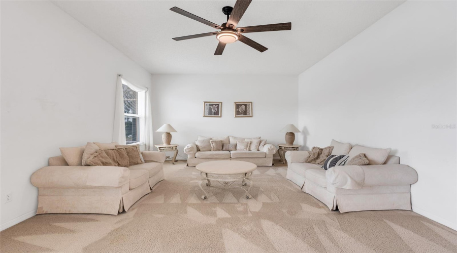 DAVENPORT, Florida 33837, 6 Bedrooms Bedrooms, ,4 BathroomsBathrooms,Residential,For Sale,BLOOMINGDALE,0,MFRG5106816