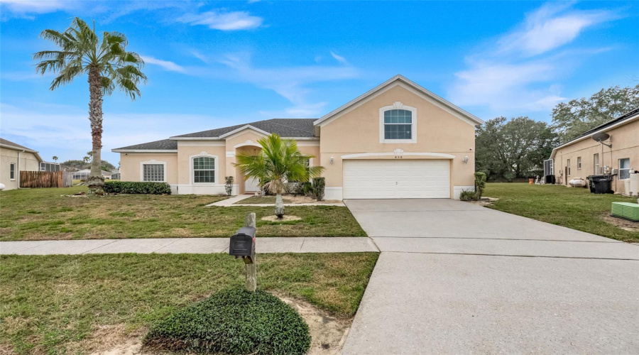 DAVENPORT, Florida 33837, 6 Bedrooms Bedrooms, ,4 BathroomsBathrooms,Residential,For Sale,BLOOMINGDALE,0,MFRG5106816