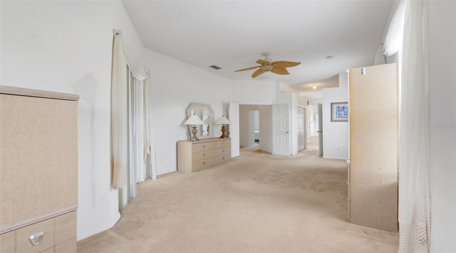 DAVENPORT, Florida 33837, 6 Bedrooms Bedrooms, ,4 BathroomsBathrooms,Residential,For Sale,BLOOMINGDALE,0,MFRG5106816