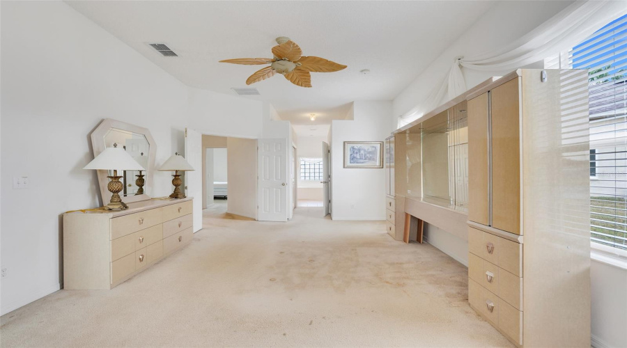 DAVENPORT, Florida 33837, 6 Bedrooms Bedrooms, ,4 BathroomsBathrooms,Residential,For Sale,BLOOMINGDALE,0,MFRG5106816