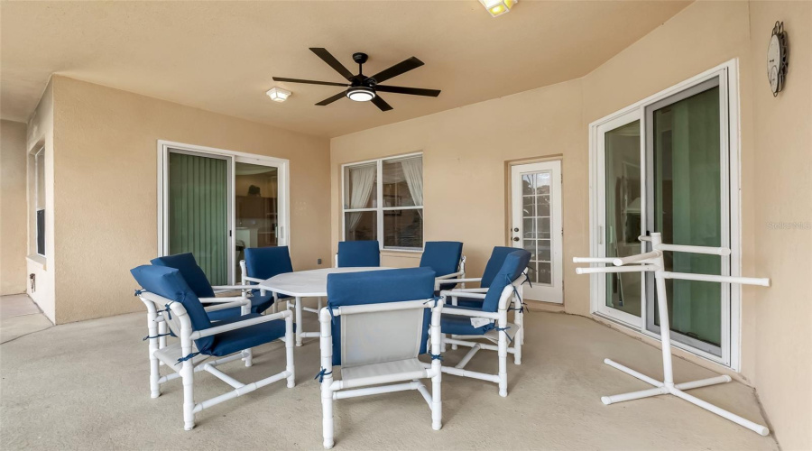 DAVENPORT, Florida 33837, 6 Bedrooms Bedrooms, ,4 BathroomsBathrooms,Residential,For Sale,BLOOMINGDALE,0,MFRG5106816